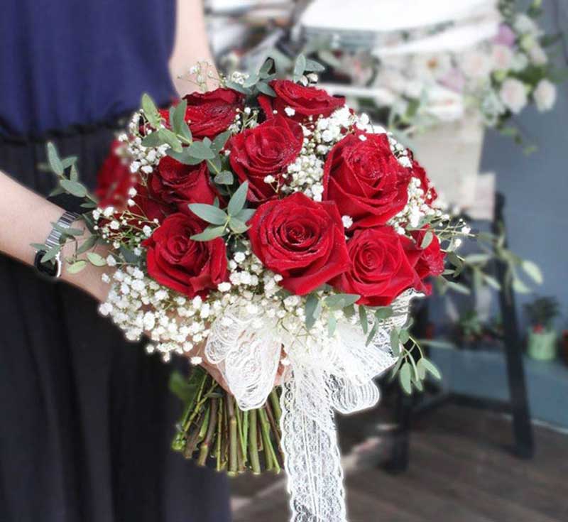Mẫu hoa cưới cô dâu bằng hoa hồng